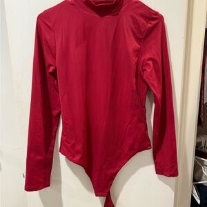 Contour ruby red with back cut out